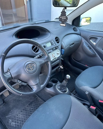 Toyota Yaris cena 2500 przebieg: 211347, rok produkcji 2005 z Poznań małe 4